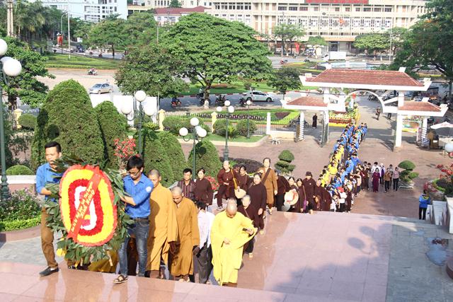 Chùm ảnh Phật giáo Thái Nguyên diễu hành xe hoa chào mừng khánh đản PL 2560- DL 2016