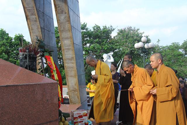 Chùm ảnh Phật giáo Thái Nguyên diễu hành xe hoa chào mừng khánh đản PL 2560- DL 2016