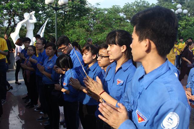 Chùm ảnh Phật giáo Thái Nguyên diễu hành xe hoa chào mừng khánh đản PL 2560- DL 2016