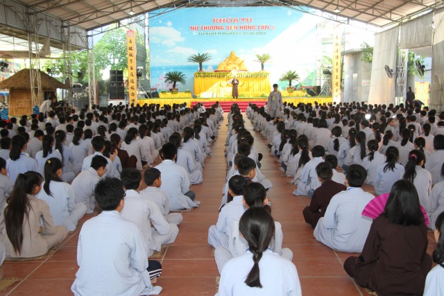 Thái Bình: Gần 1000 thiện sinh về chùa Từ Xuyên dự khóa tu sen hồng