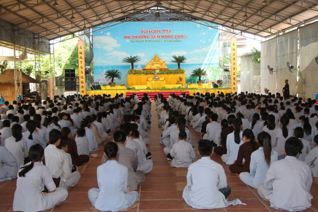 Thái Bình: Gần 1000 thiện sinh về chùa Từ Xuyên dự khóa tu sen hồng