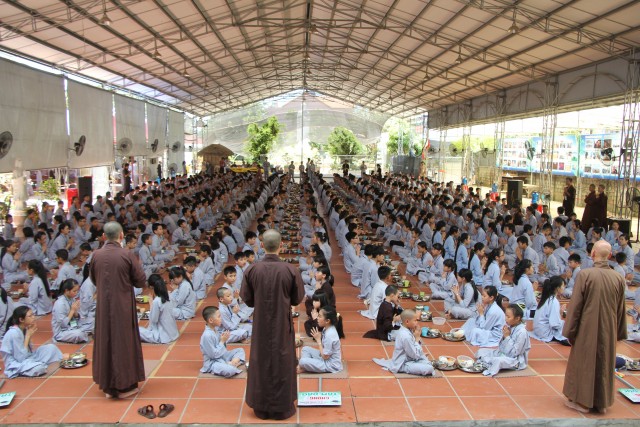 Thái Bình: Gần 1000 thiện sinh về chùa Từ Xuyên dự khóa tu sen hồng