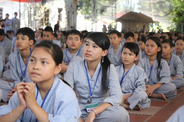 Thái Bình: Gần 1000 thiện sinh về chùa Từ Xuyên dự khóa tu sen hồng