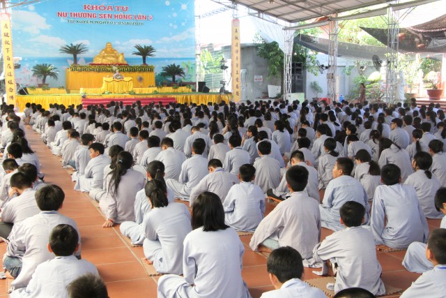 Thái Bình: Gần 1000 thiện sinh về chùa Từ Xuyên dự khóa tu sen hồng