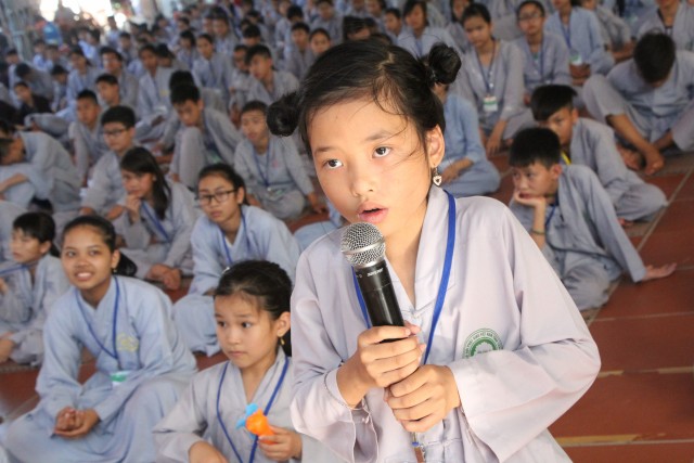 Thái Bình: Gần 1000 thiện sinh về chùa Từ Xuyên dự khóa tu sen hồng