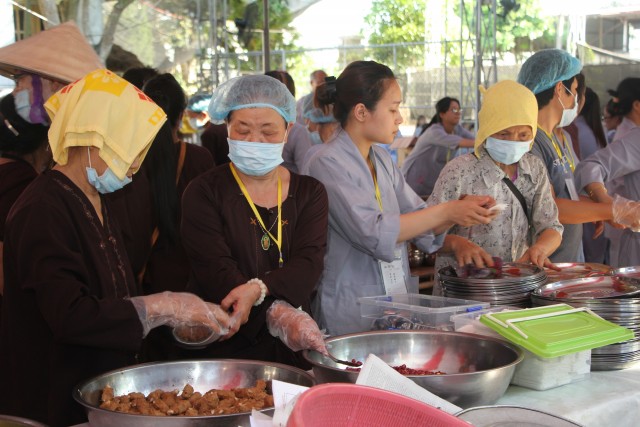 Thái Bình: Gần 1000 thiện sinh về chùa Từ Xuyên dự khóa tu sen hồng