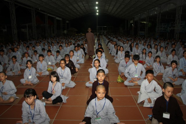 Thái Bình: Gần 1000 thiện sinh về chùa Từ Xuyên dự khóa tu sen hồng