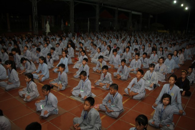 Thái Bình: Gần 1000 thiện sinh về chùa Từ Xuyên dự khóa tu sen hồng