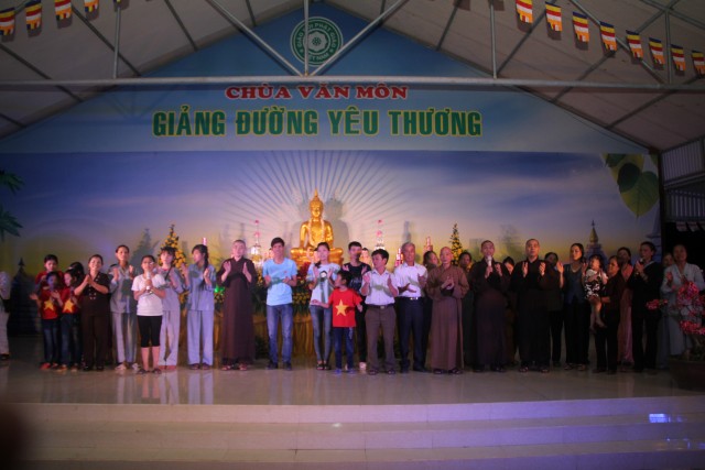 Thái Bình: Phật đản về với chùa Văn Môn