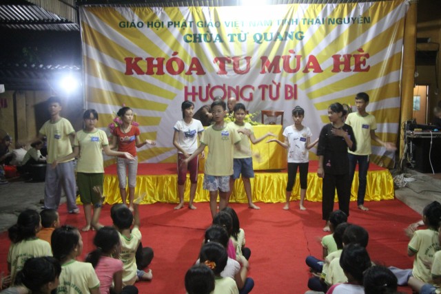 Thái Nguyên: Đêm thắp nến tri ân khóa tu “HƯƠNG TỪ BI” tại Chùa Từ Quang