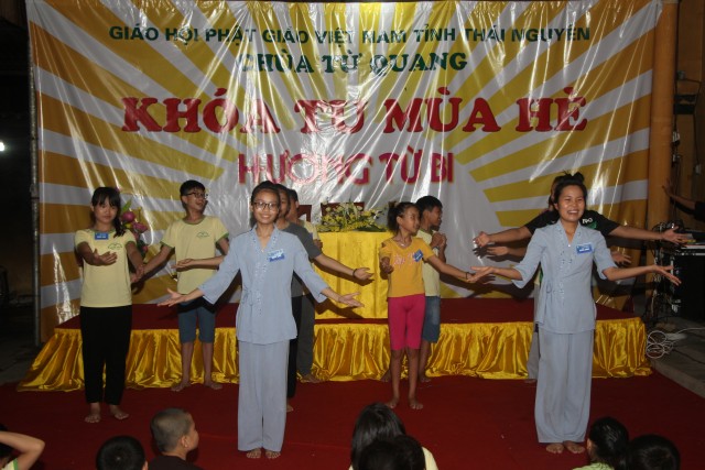 Thái Nguyên: Đêm thắp nến tri ân khóa tu “HƯƠNG TỪ BI” tại Chùa Từ Quang