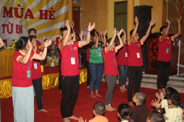 Thái Nguyên: Đêm thắp nến tri ân khóa tu “HƯƠNG TỪ BI” tại Chùa Từ Quang