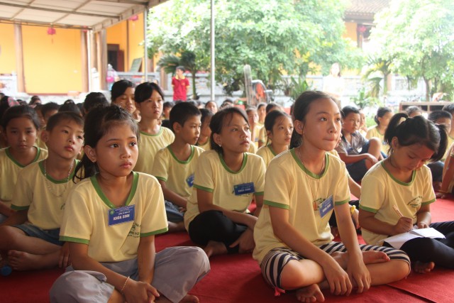 Thái Nguyên: Đêm thắp nến tri ân khóa tu “HƯƠNG TỪ BI” tại Chùa Từ Quang