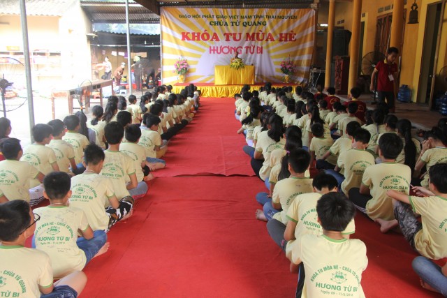 Thái Nguyên: Đêm thắp nến tri ân khóa tu “HƯƠNG TỪ BI” tại Chùa Từ Quang