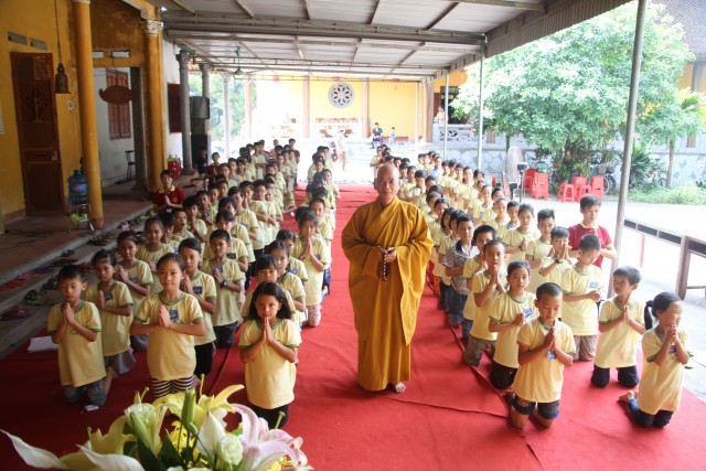 Thái Nguyên: Đêm thắp nến tri ân khóa tu “HƯƠNG TỪ BI” tại Chùa Từ Quang