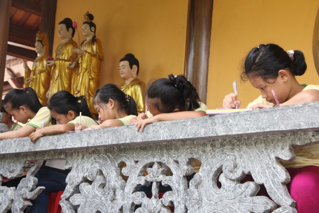 Thái Nguyên: Đêm thắp nến tri ân khóa tu “HƯƠNG TỪ BI” tại Chùa Từ Quang