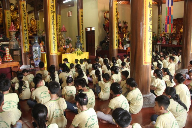 Thái Nguyên: Đêm thắp nến tri ân khóa tu “HƯƠNG TỪ BI” tại Chùa Từ Quang