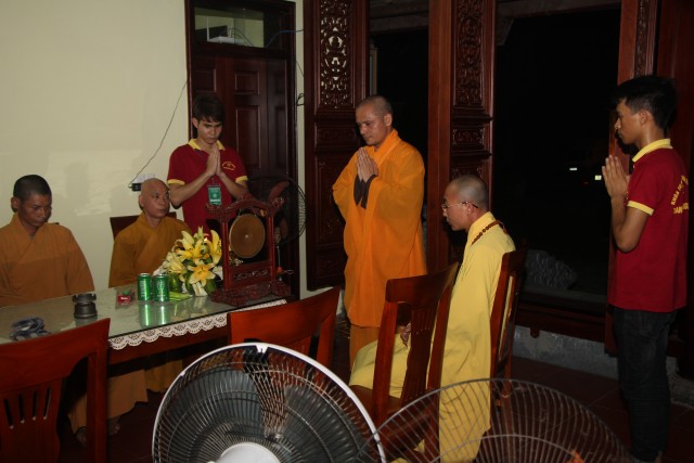 Thái Nguyên: Đêm thắp nến tri ân khóa tu “HƯƠNG TỪ BI” tại Chùa Từ Quang