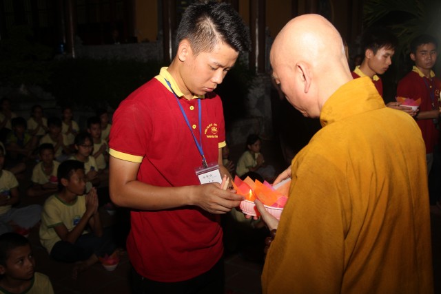 Thái Nguyên: Đêm thắp nến tri ân khóa tu “HƯƠNG TỪ BI” tại Chùa Từ Quang
