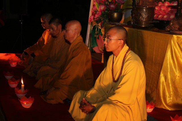 Thái Nguyên: Đêm thắp nến tri ân khóa tu “HƯƠNG TỪ BI” tại Chùa Từ Quang