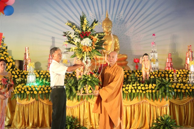 Thái Bình: Phật đản về với chùa Văn Môn