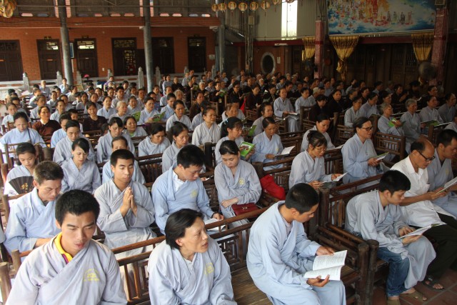 Người khuyết tật về chùa Từ Xuyên dự khóa tu