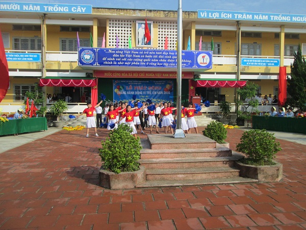 TT. Huế: Phật giáo Phong Điền trao tặng xe đạp nhân “Tháng hành động vì trẻ em năm 2016”