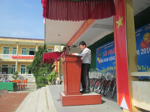 TT. Huế: Phật giáo Phong Điền trao tặng xe đạp nhân “Tháng hành động vì trẻ em năm 2016”