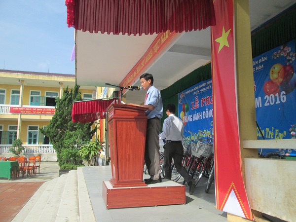 TT. Huế: Phật giáo Phong Điền trao tặng xe đạp nhân “Tháng hành động vì trẻ em năm 2016”