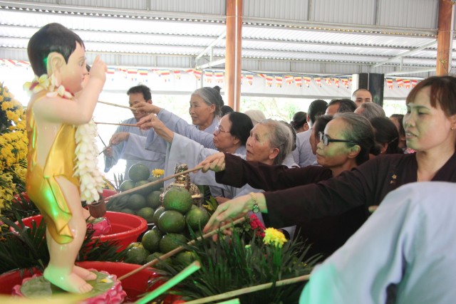 Thái Bình: Phật đản về với chùa Văn Môn
