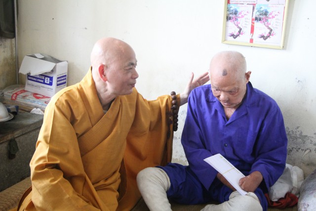 Thái Bình: Phật đản về với chùa Văn Môn