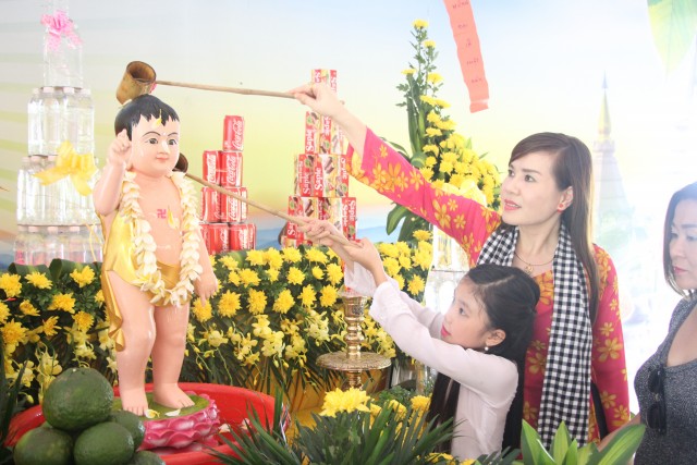 Thái Bình: Phật đản về với chùa Văn Môn