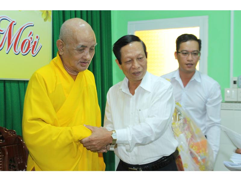 PG Đồng Tháp: Tỉnh Ủy Thăm Nhân Mùa Phật Đản Pl.2560