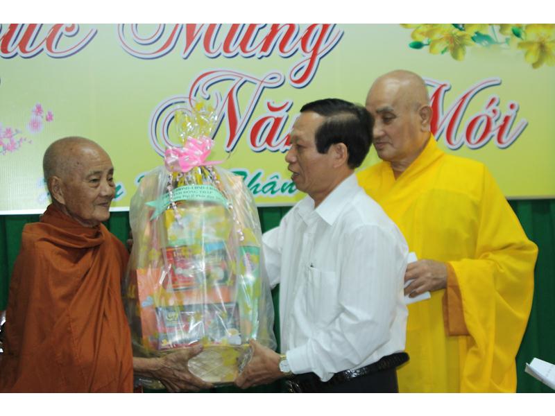 PG Đồng Tháp: Tỉnh Ủy Thăm Nhân Mùa Phật Đản Pl.2560