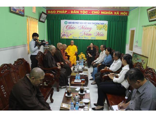 PG Đồng Tháp: UBMTQ Tỉnh Thăm, Chúc Mừng Phật Đản