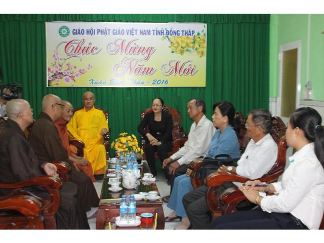 PG Đồng Tháp: UBMTQ Tỉnh Thăm, Chúc Mừng Phật Đản