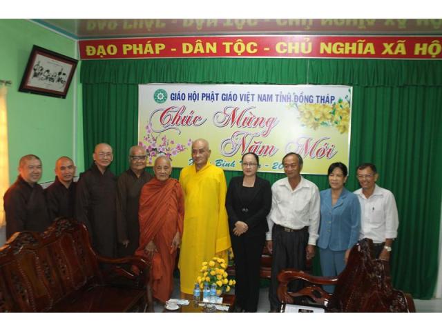 PG Đồng Tháp: UBMTQ Tỉnh Thăm, Chúc Mừng Phật Đản