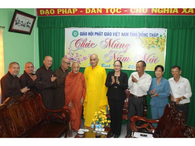 PG Đồng Tháp: UBMTQ Tỉnh Thăm, Chúc Mừng Phật Đản