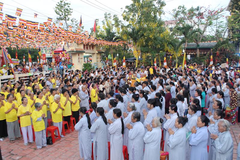 PG Đồng Tháp: Thuyết Pháp – Phóng Đăng – Diễu Hành Xe Hoa – Văn Nghệ