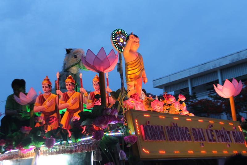 PG Đồng Tháp: Thuyết Pháp – Phóng Đăng – Diễu Hành Xe Hoa – Văn Nghệ