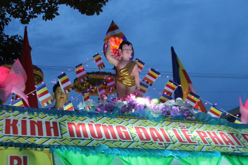 PG Đồng Tháp: Thuyết Pháp – Phóng Đăng – Diễu Hành Xe Hoa – Văn Nghệ