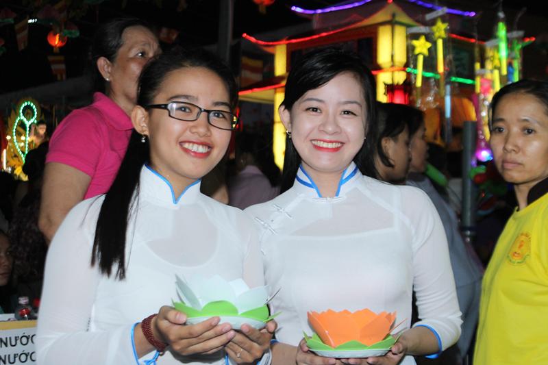 PG Đồng Tháp: Thuyết Pháp – Phóng Đăng – Diễu Hành Xe Hoa – Văn Nghệ