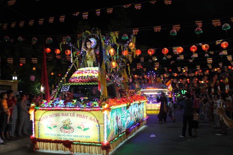 PG Đồng Tháp: Thuyết Pháp – Phóng Đăng – Diễu Hành Xe Hoa – Văn Nghệ