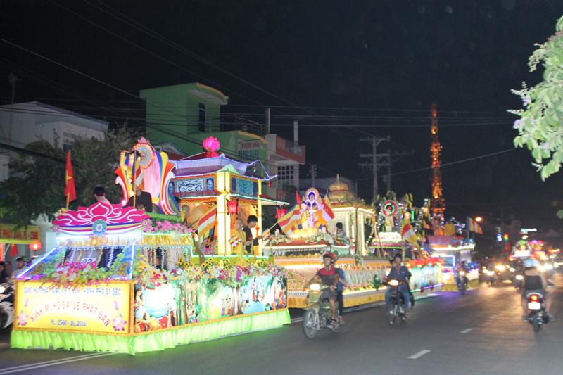 PG Đồng Tháp: Thuyết Pháp – Phóng Đăng – Diễu Hành Xe Hoa – Văn Nghệ