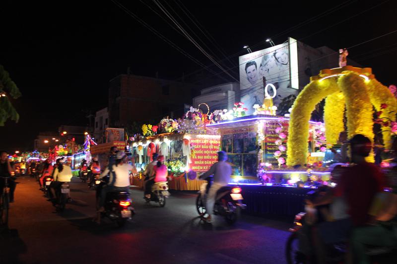 PG Đồng Tháp: Thuyết Pháp – Phóng Đăng – Diễu Hành Xe Hoa – Văn Nghệ