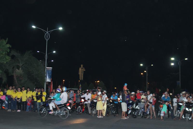 PG Đồng Tháp: Thuyết Pháp – Phóng Đăng – Diễu Hành Xe Hoa – Văn Nghệ