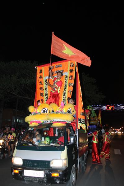 PG Đồng Tháp: Thuyết Pháp – Phóng Đăng – Diễu Hành Xe Hoa – Văn Nghệ