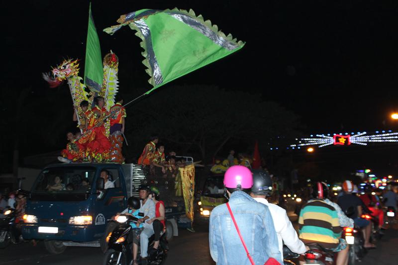 PG Đồng Tháp: Thuyết Pháp – Phóng Đăng – Diễu Hành Xe Hoa – Văn Nghệ