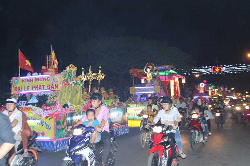 PG Đồng Tháp: Thuyết Pháp – Phóng Đăng – Diễu Hành Xe Hoa – Văn Nghệ