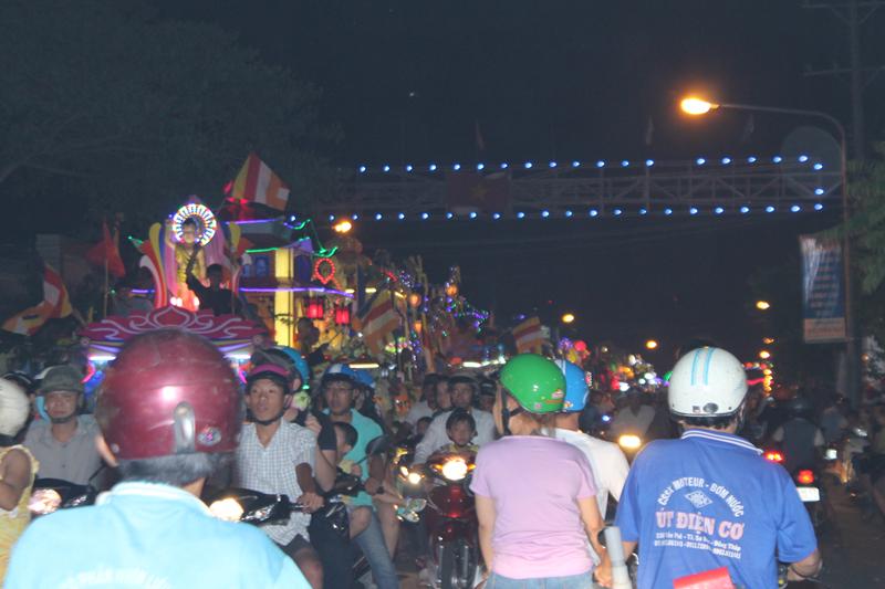 PG Đồng Tháp: Thuyết Pháp – Phóng Đăng – Diễu Hành Xe Hoa – Văn Nghệ